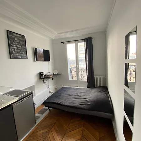 12m2 With View On Eiffel Tower Paris