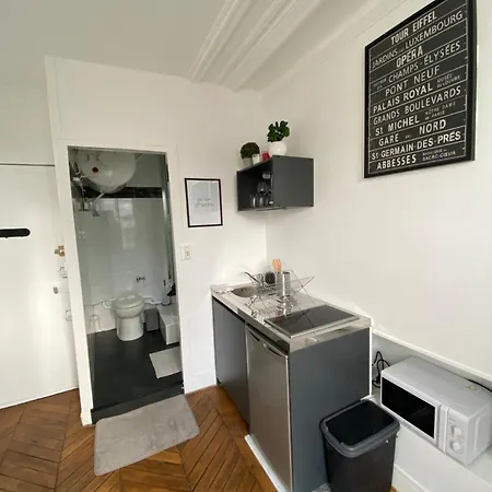 12m2 With View On Eiffel Tower Daire