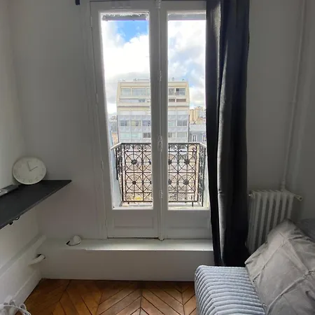 12m2 With View On Eiffel Tower Paris