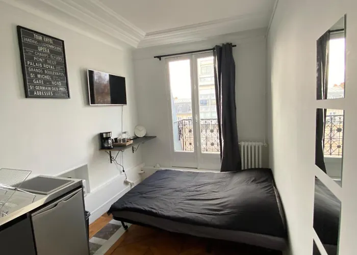 12m2 With View On Eiffel Tower Paris