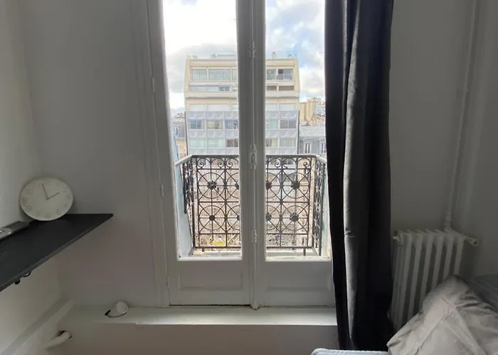 12m2 With View On Eiffel Tower Paris