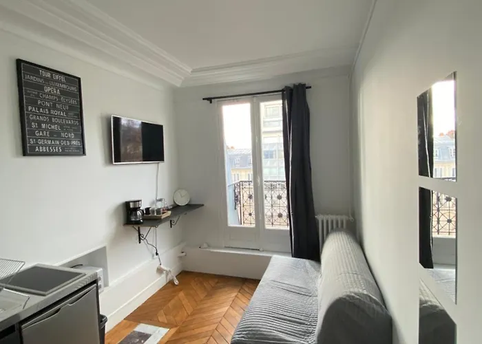 Apartment 12m2 With View On Eiffel Tower